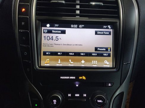 Used 2017 Lincoln MKX Select w/ Select Plus Package FWD image 25