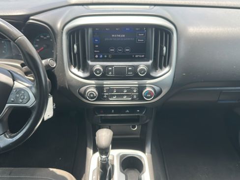 Used 2022 Chevrolet Colorado LT w/ LT Convenience Package AWD/4WD image 13