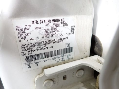 Used 2006 Ford F250 XL AWD/4WD image 40