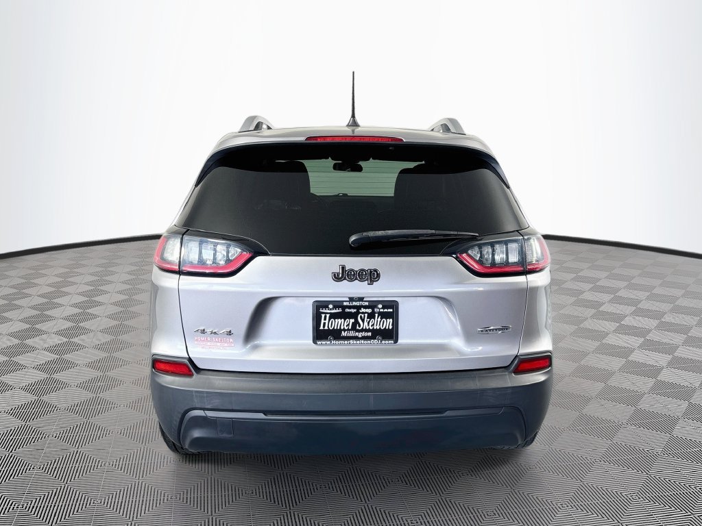 Used 2019 Jeep Cherokee Latitude Plus w/ Cold Weather Group AWD/4WD image 6