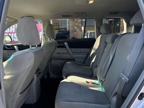 Used 2011 Toyota Highlander 4WD image 15