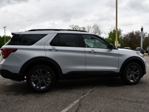 Used 2026 Ford Explorer Active w/ Active Comfort Package AWD/4WD image 4