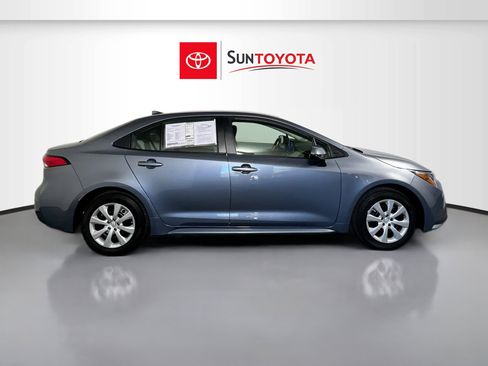 Used 2025 Toyota Corolla LE image 2