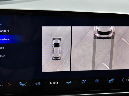 Used 2024 Chevrolet Equinox EV RS FWD image 19
