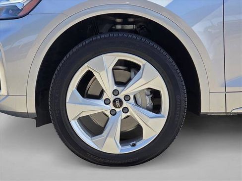 Certified 2024 Audi Q5 2.0T Premium Plus w/ Premium Plus Package image 9