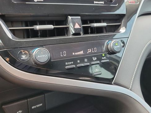 Certified 2023 Toyota Camry SE FWD image 18