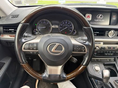 Used 2016 Lexus ES 350 w/ Navigation System Package FWD image 4
