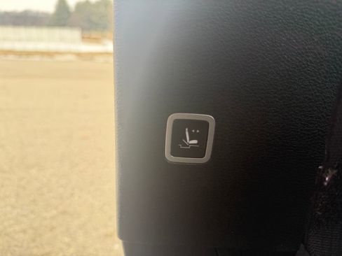 Used 2025 Chrysler Pacifica Select image 29