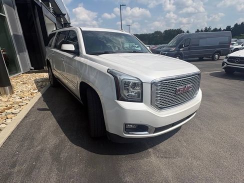 Used 2017 GMC Yukon XL Denali w/ Open Road Package AWD/4WD image 4
