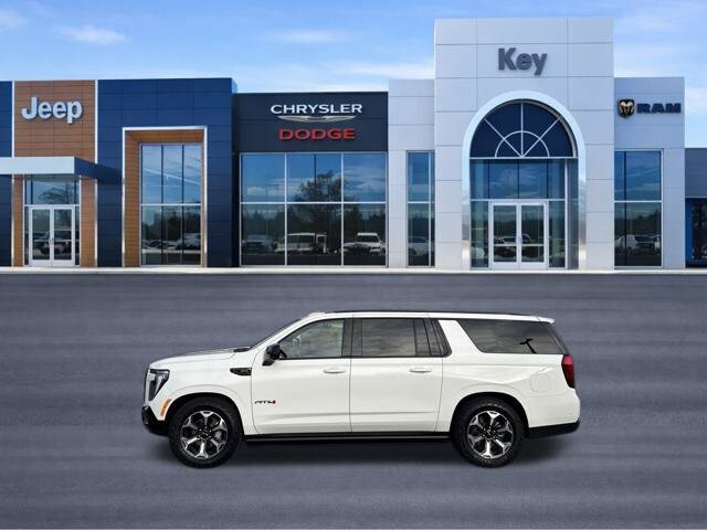Used 2026 GMC Yukon XL AT4 Ultimate AWD/4WD image 2