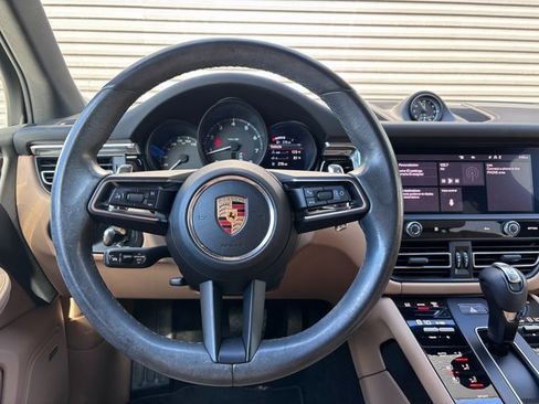 Certified 2023 Porsche Macan image 14