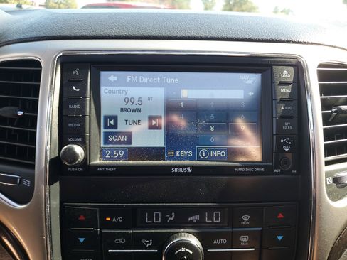 Used 2013 Jeep Grand Cherokee Laredo image 25