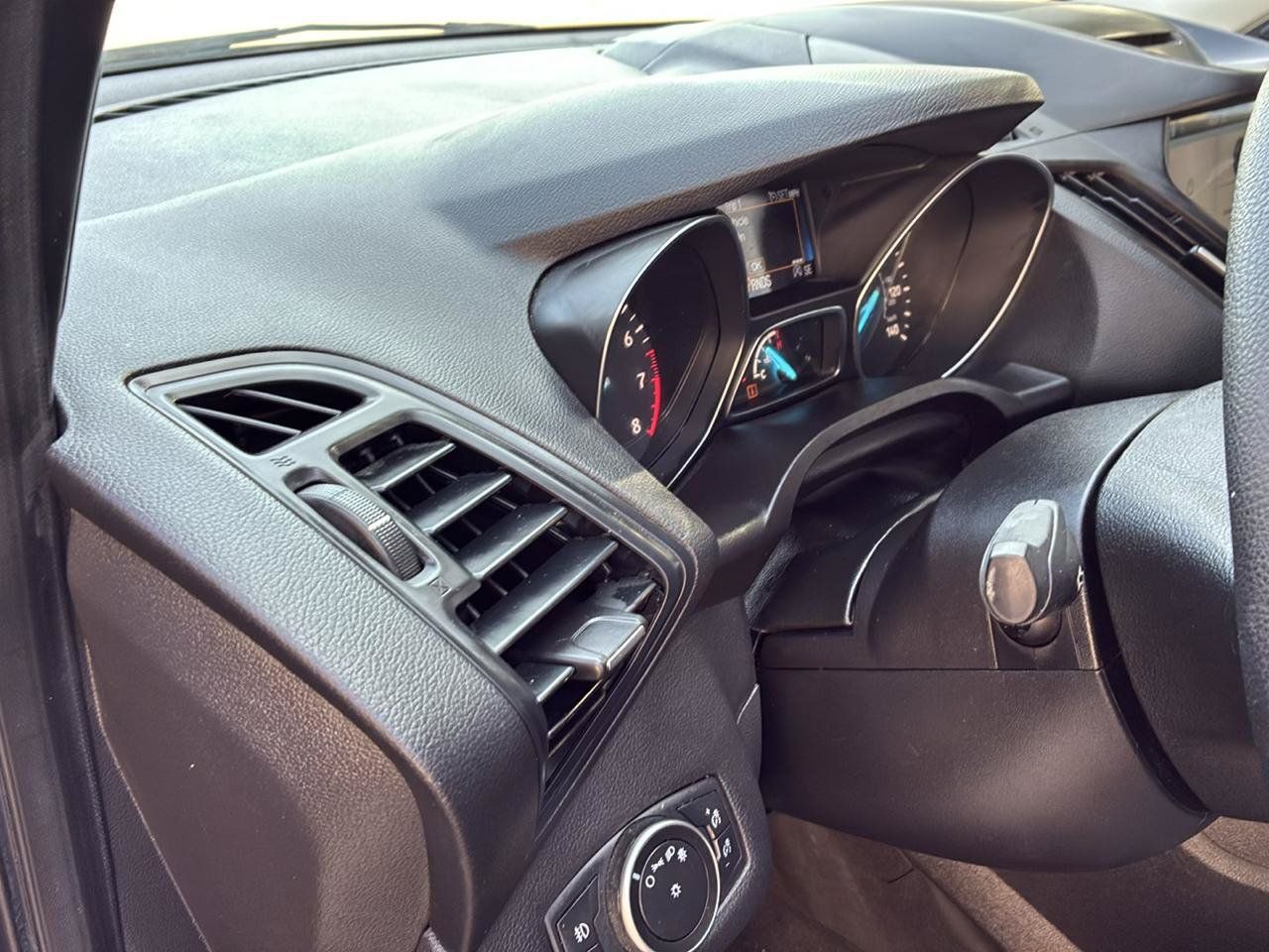Used 2018 Ford Escape SE w/ SE Sync 3 Package FWD image 16