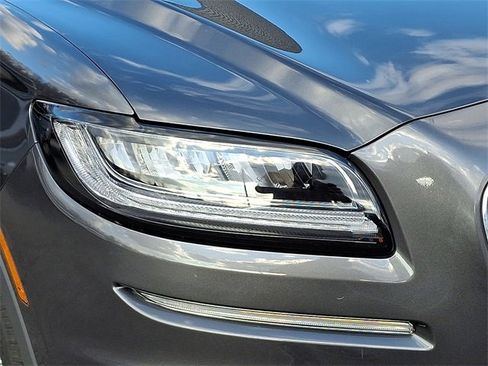 Used 2019 Lincoln Nautilus Select image 9