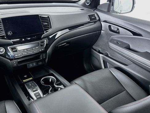 Certified 2024 Honda Passport Black Edition image 24