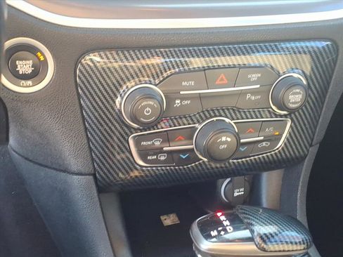Used 2019 Dodge Charger SXT image 12