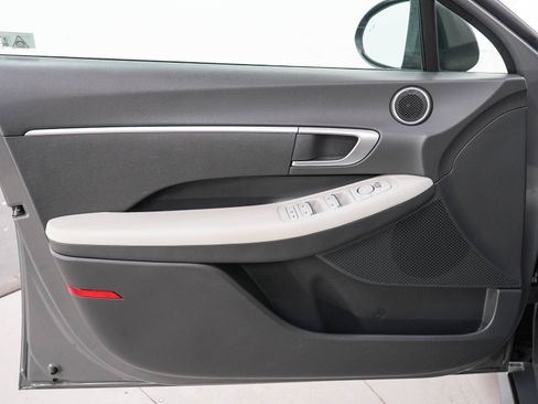 Used 2022 Hyundai Sonata SE w/ Cargo Package FWD image 18