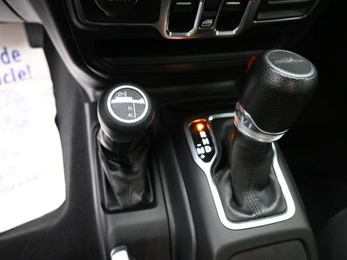 Used 2023 Jeep Gladiator Sport image 14