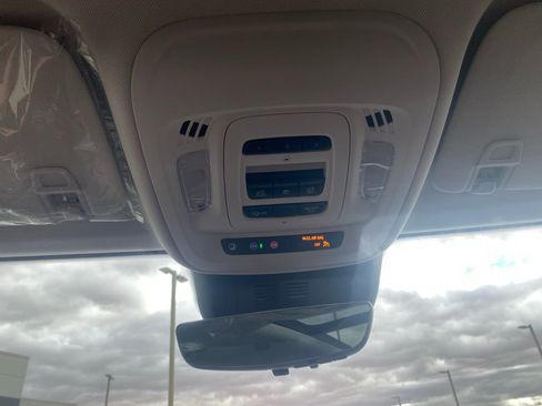 New 2025 Buick Envision Avenir image 31