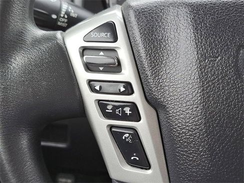 Used 2017 Nissan Titan SV image 15