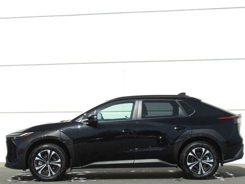 Used 2025 Toyota bZ4X FWD w/ Weather Package image 4