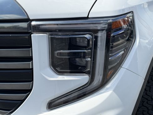Used 2023 GMC Sierra 1500 AT4 w/ AT4 Premium Package AWD/4WD image 6