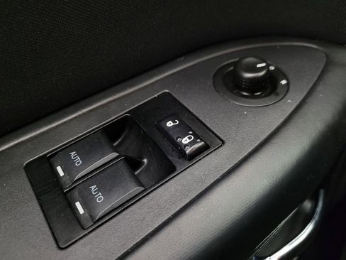 Used 2013 Dodge Challenger SXT image 27