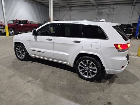 Used 2018 Jeep Grand Cherokee Overland AWD/4WD image 7