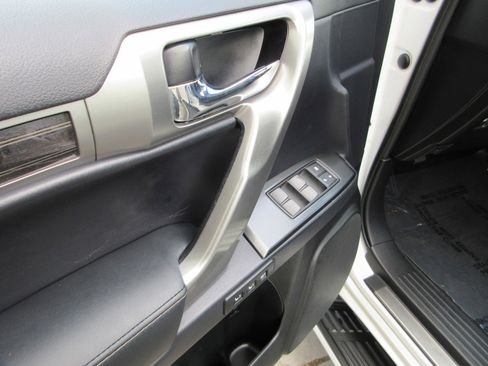 Used 2023 Lexus GX 460 Luxury w/ Sport Design Package AWD/4WD image 31