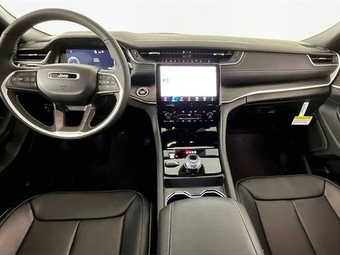 New 2025 Jeep Grand Cherokee Limited w/ Luxury Tech Group II image 6