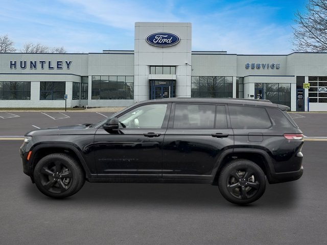 Used 2023 Jeep Grand Cherokee L Limited w/ Black Appearance Package AWD/4WD image 6