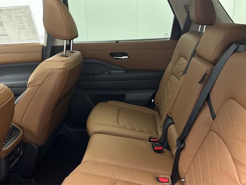 New 2025 Nissan Pathfinder Platinum w/ Cargo Package image 10