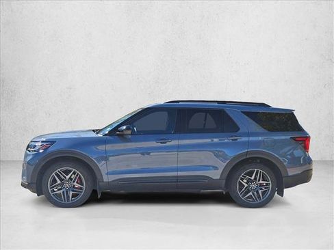 Used 2025 Ford Explorer ST image 8