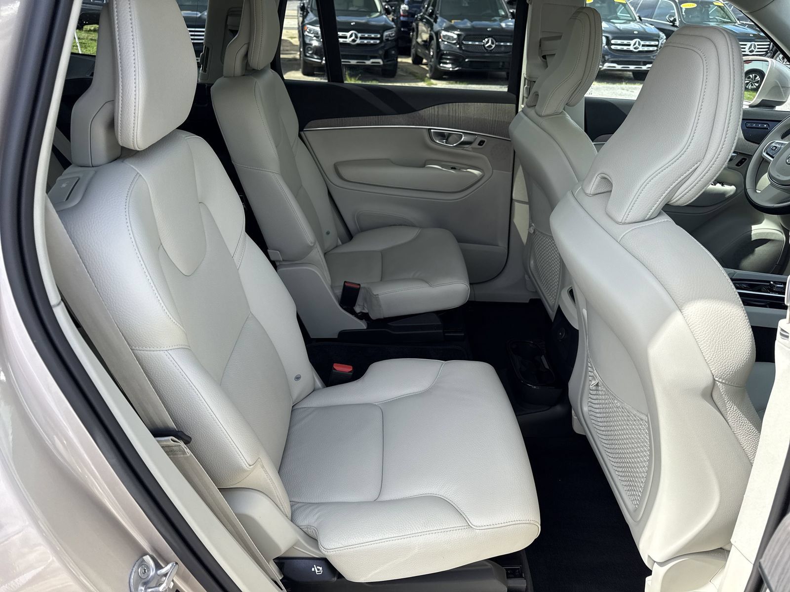 Used 2024 Volvo XC90 T8 Plus w/ Protection Package Premier AWD/4WD image 31