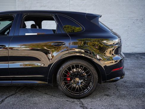 Used 2022 Porsche Cayenne GTS w/ Premium Package Plus image 11