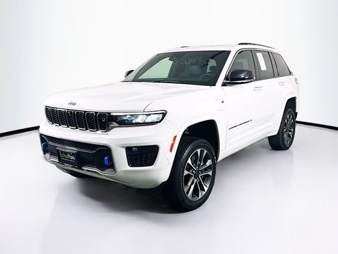 Used 2023 Jeep Grand Cherokee Overland w/ Advanced Protech Group III AWD/4WD image 3