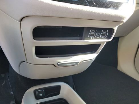 Used 2024 Chrysler Pacifica Touring-L image 22