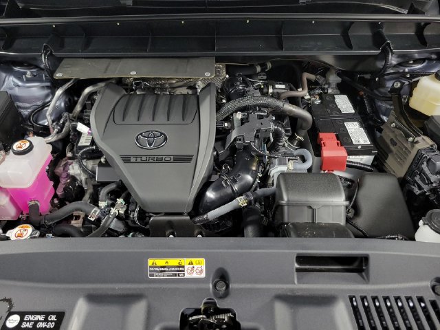 Used 2024 Toyota Highlander XLE FWD image 10