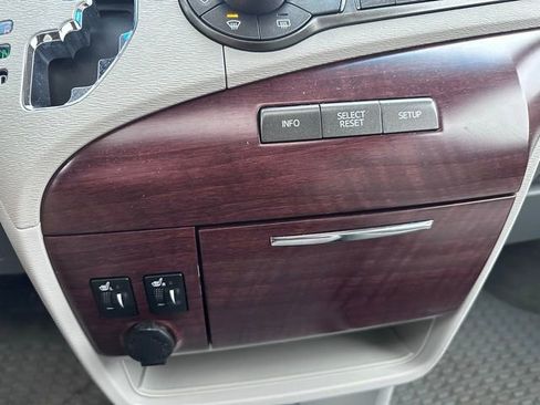 Used 2014 Toyota Sienna XLE image 16