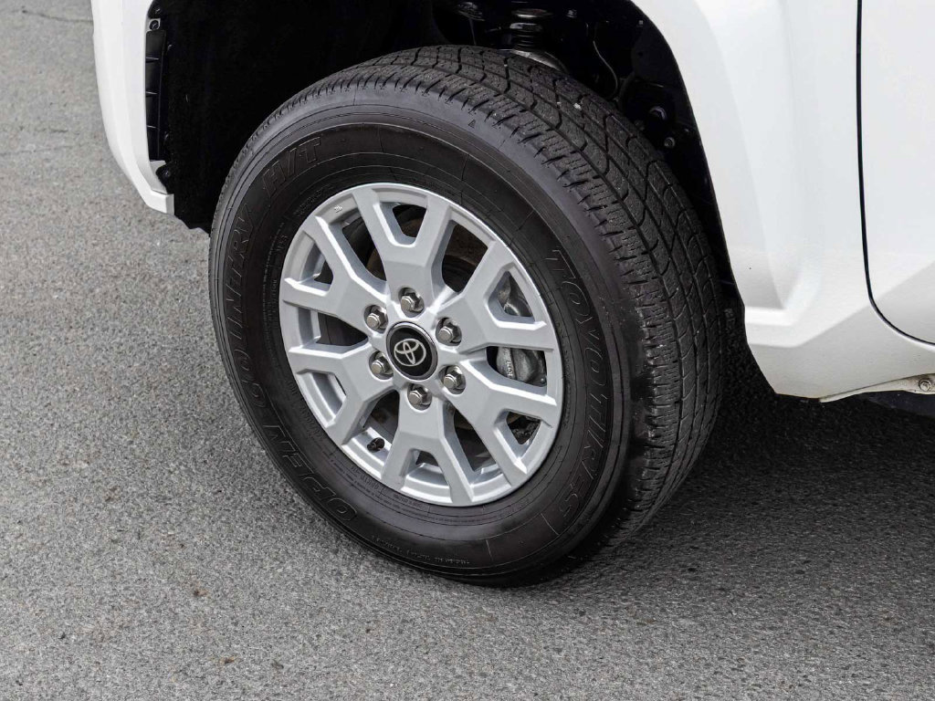 Used 2025 Toyota Tacoma SR5 AWD/4WD image 9
