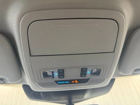 Used 2022 Ford Explorer XLT w/ Equipment Group 202A AWD/4WD image 16