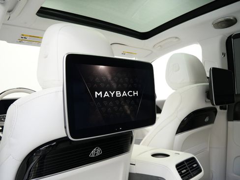 Used 2024 Mercedes-Benz Maybach GLS 600 4MATIC image 35