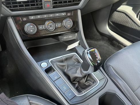 Used 2024 Volkswagen Jetta SE FWD image 18