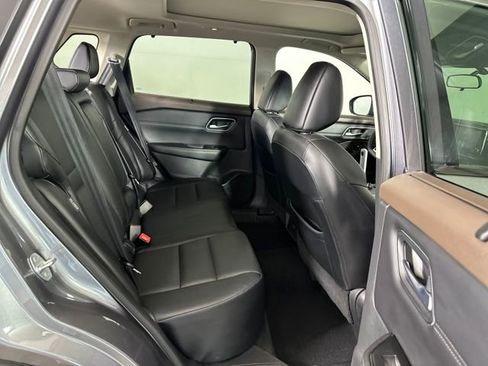 Used 2021 Nissan Rogue SV w/ Premium Package image 27