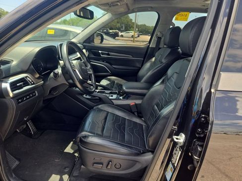 Used 2022 Kia Telluride SX w/ SX Prestige Package AWD/4WD image 3