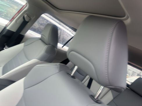 Used 2022 Toyota RAV4 XLE Premium image 9