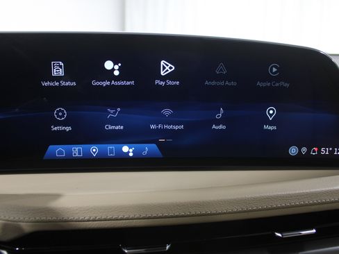 Used 2024 Cadillac XT4 Luxury w/ Cold Weather Package image 13