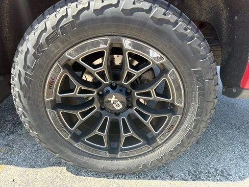 Used 2021 Chevrolet Silverado 1500 LT w/ Convenience Package II AWD/4WD image 10