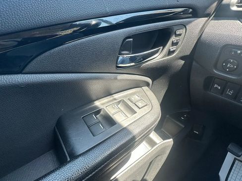 Used 2016 Honda Pilot Touring image 15