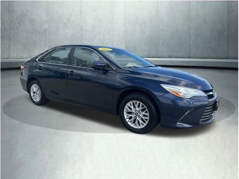 Used 2017 Toyota Camry LE FWD image 8